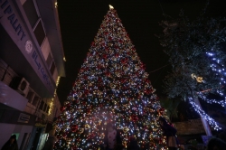 Christmas tree lightning 2018 - 01