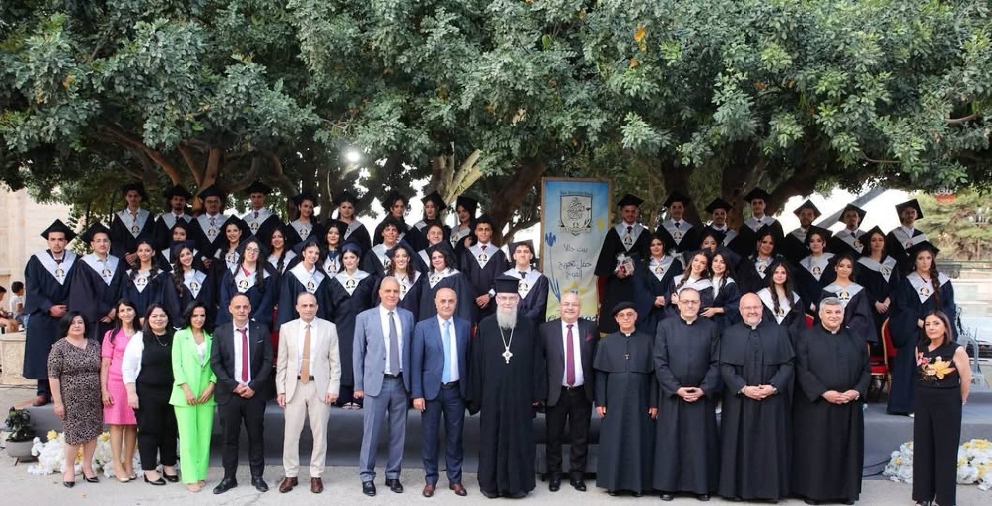 رئيس بلدية بيت جالا يشارك في حفل خريج طلبة مدرسة البطريركية اللاتينية