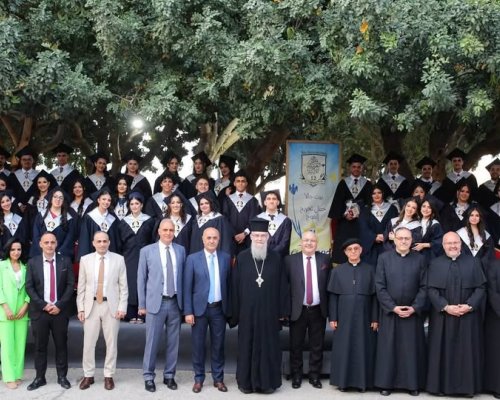 رئيس بلدية بيت جالا يشارك في حفل خريج طلبة مدرسة البطريركية اللاتينية